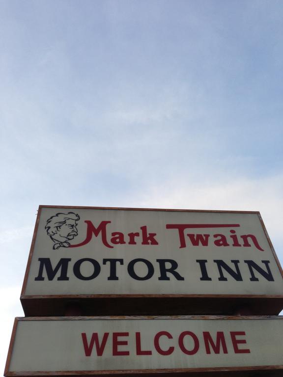 Mark Twain Motor Inn Elmira Exterior photo