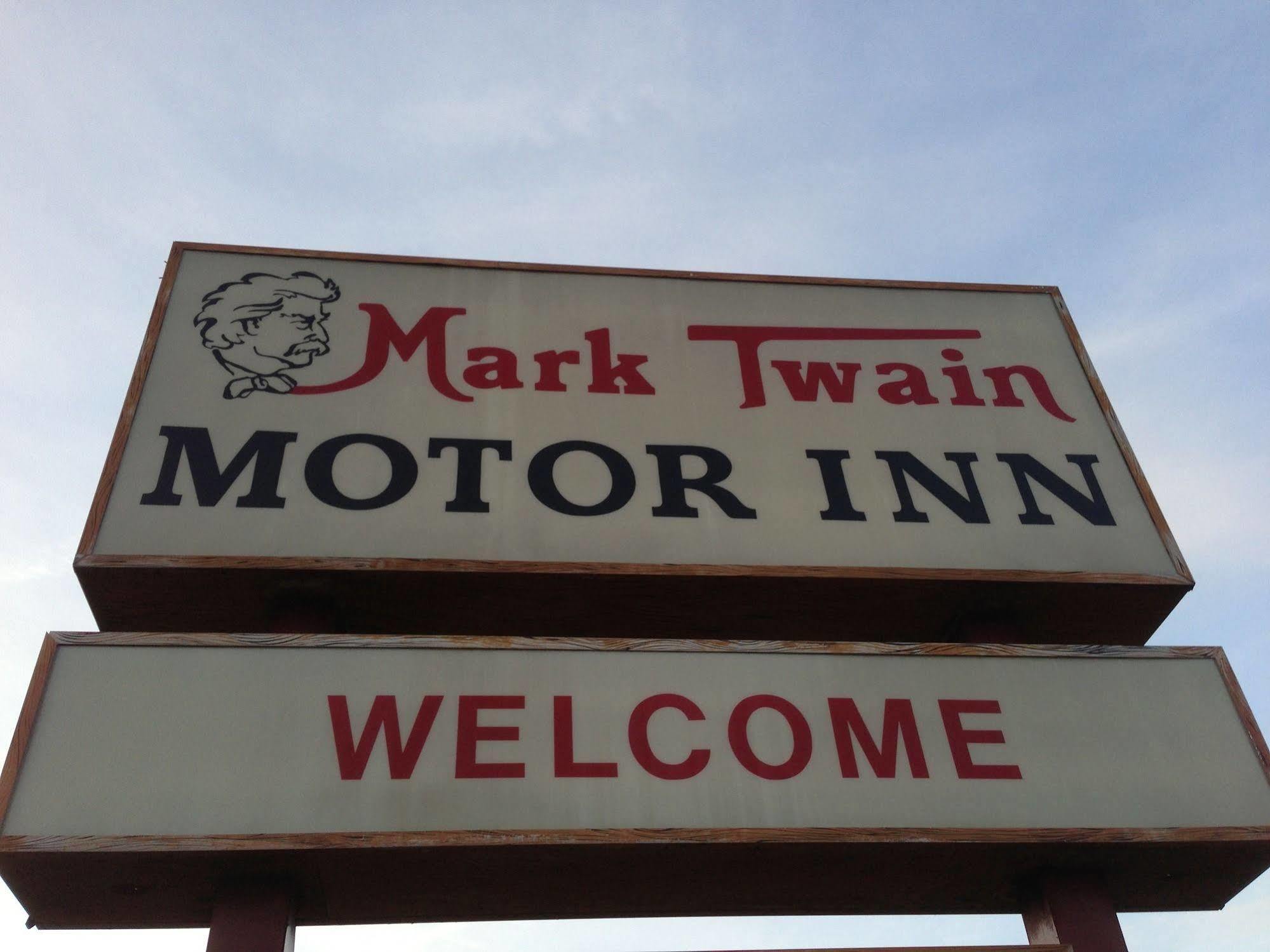 Mark Twain Motor Inn Elmira Exterior photo