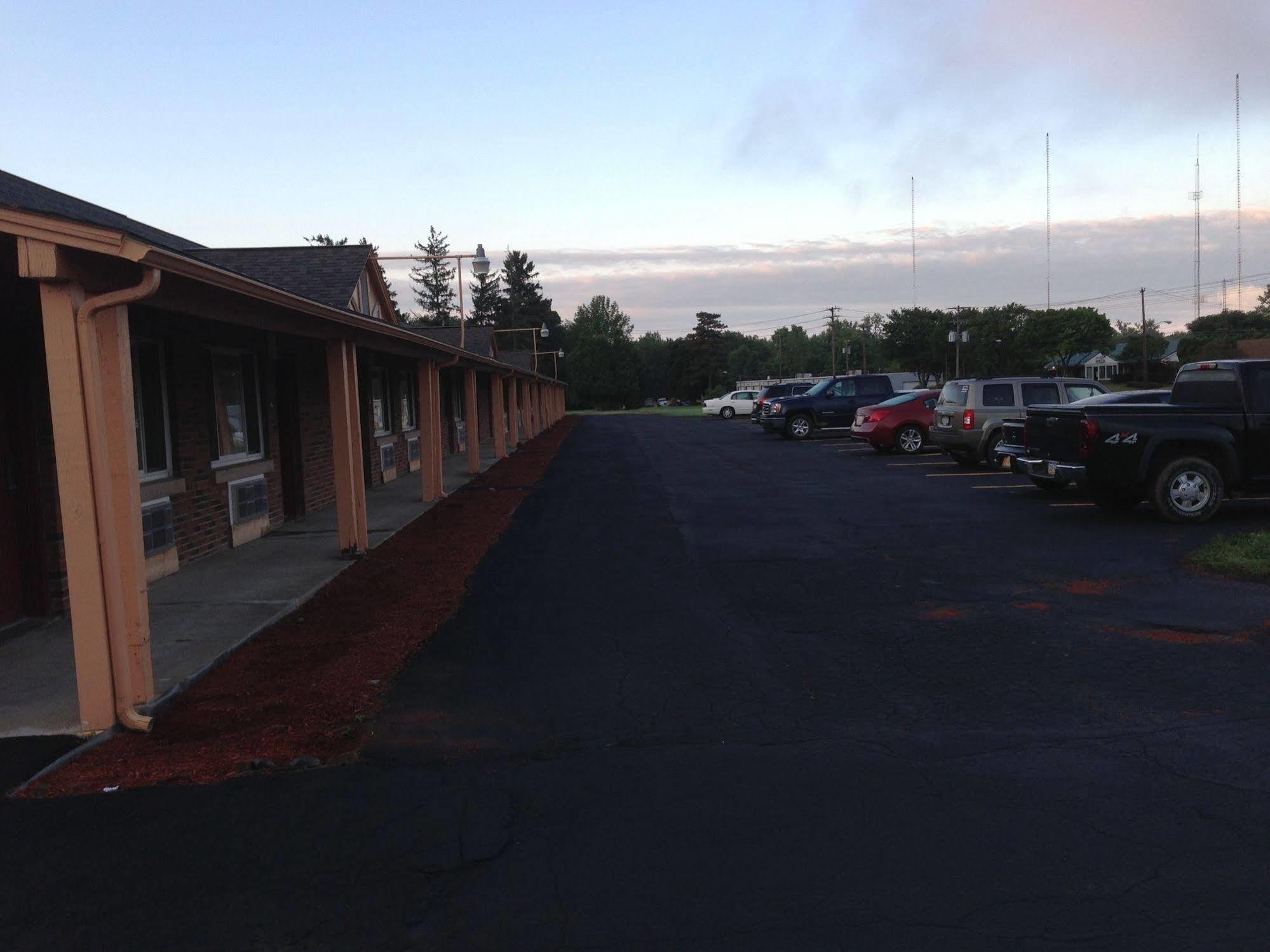 Mark Twain Motor Inn Elmira Exterior photo