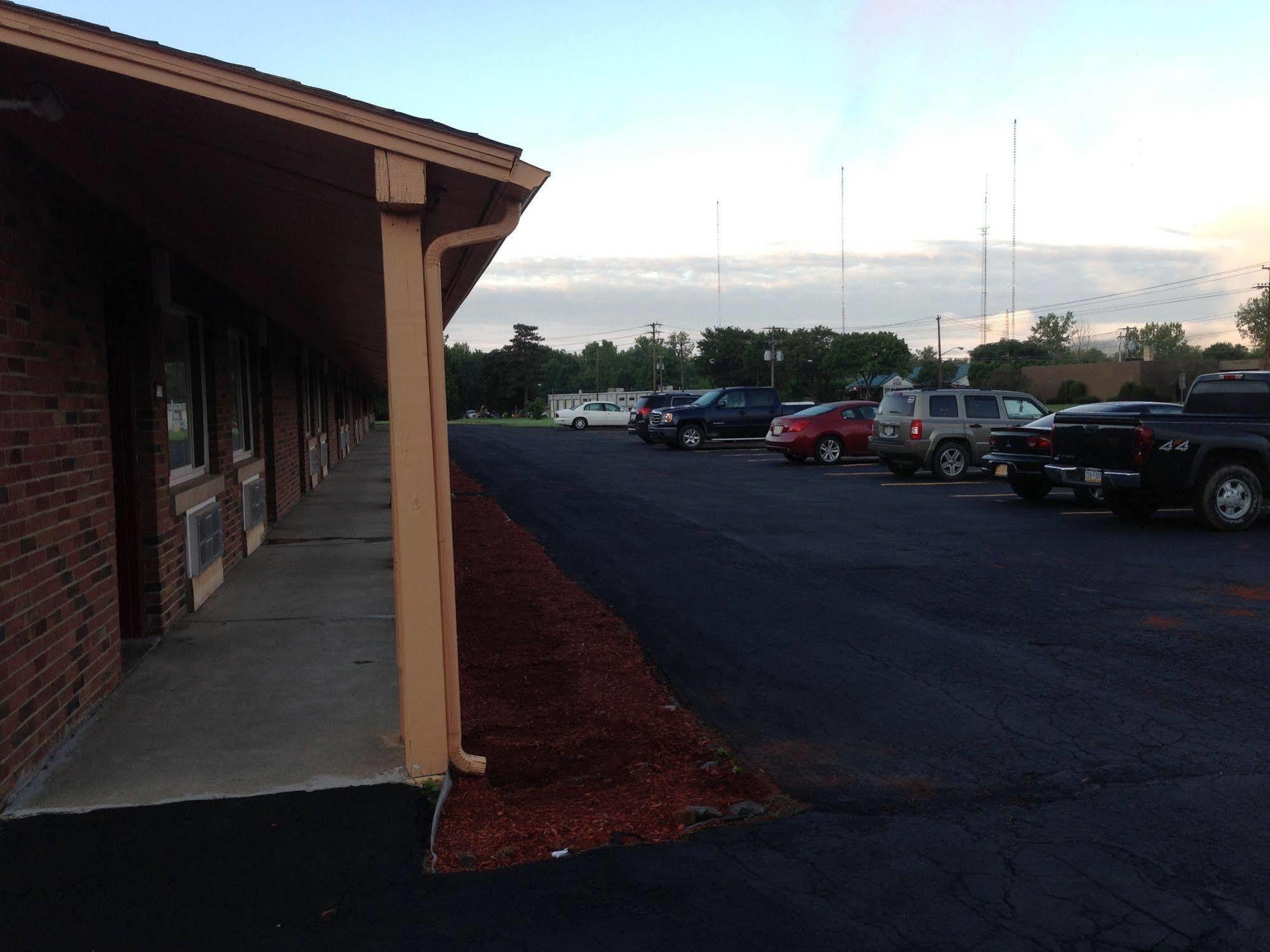 Mark Twain Motor Inn Elmira Exterior photo