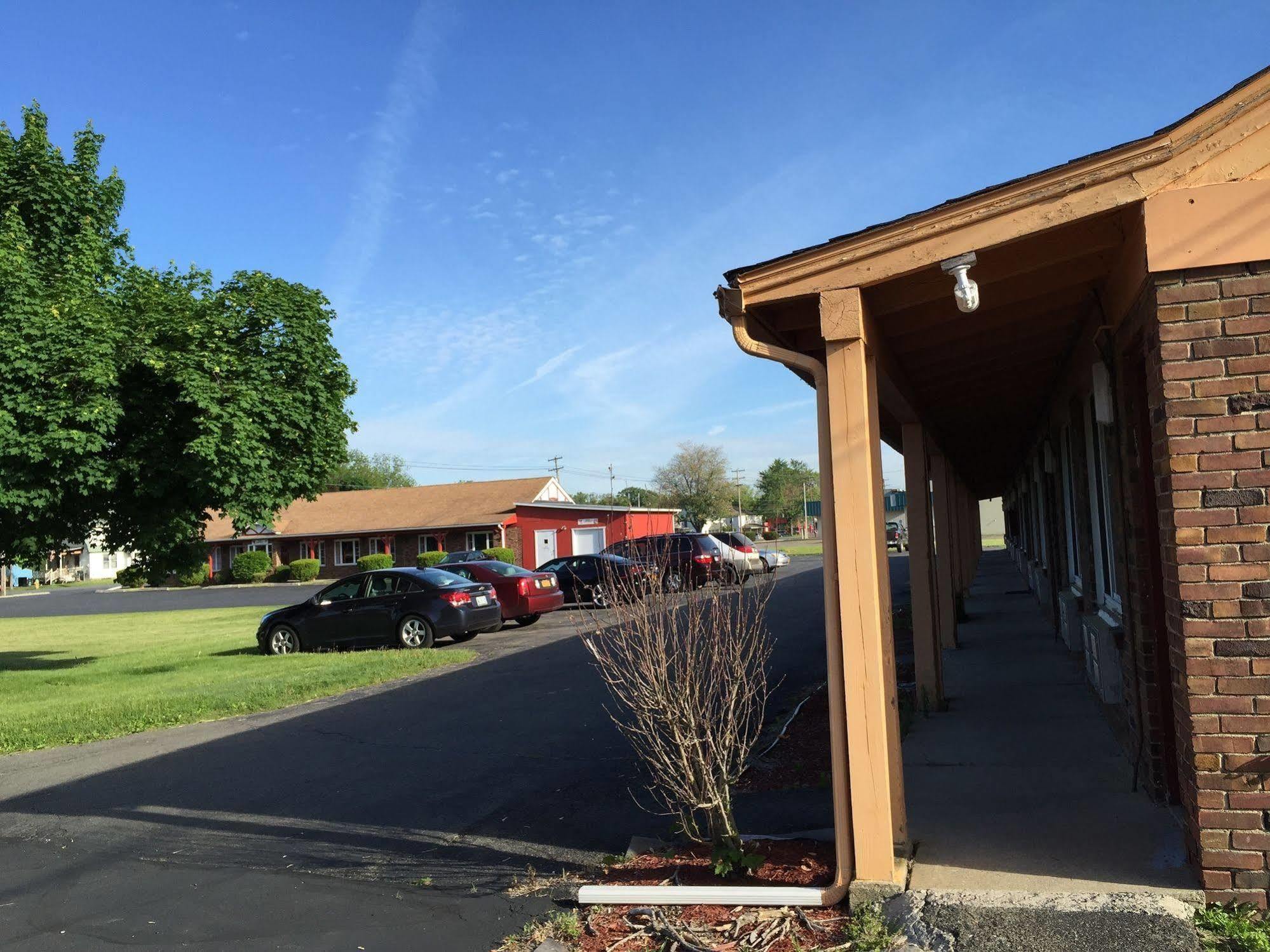 Mark Twain Motor Inn Elmira Exterior photo